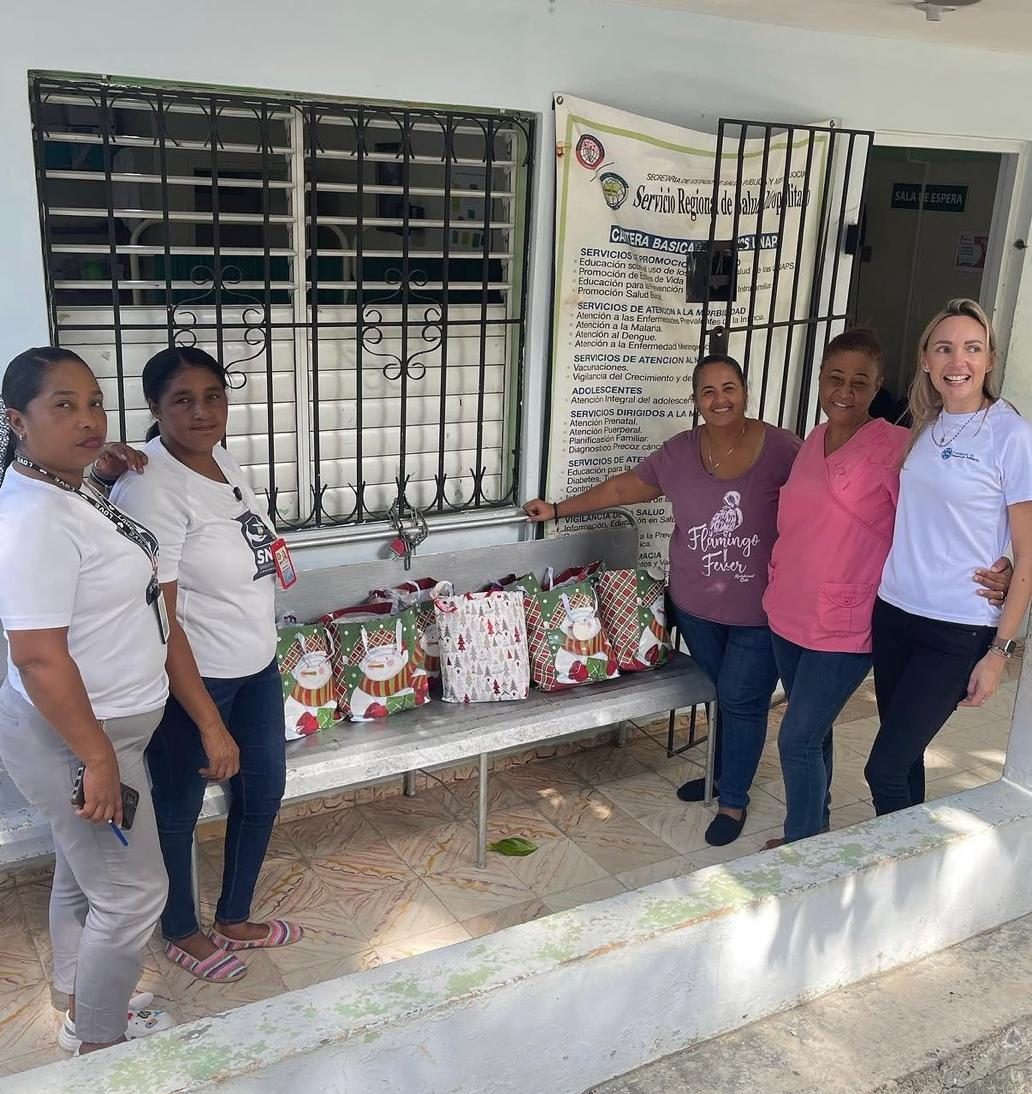 Entrega de obsequio de alimentos navideños en Buenos Aires y La Palma
